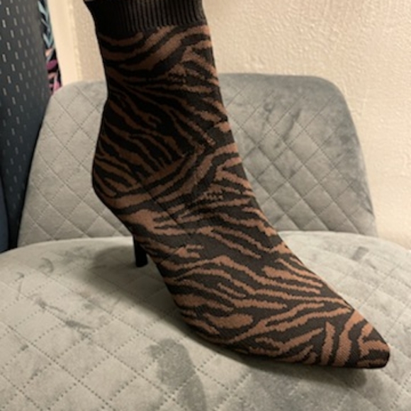 Vince Camuto Animal print - Picture 8 of 8